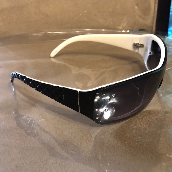 Accessories - Black & white Sunglasses